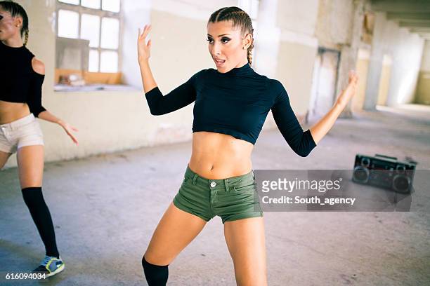 young women dancing - jazz dancing stock pictures, royalty-free photos & images