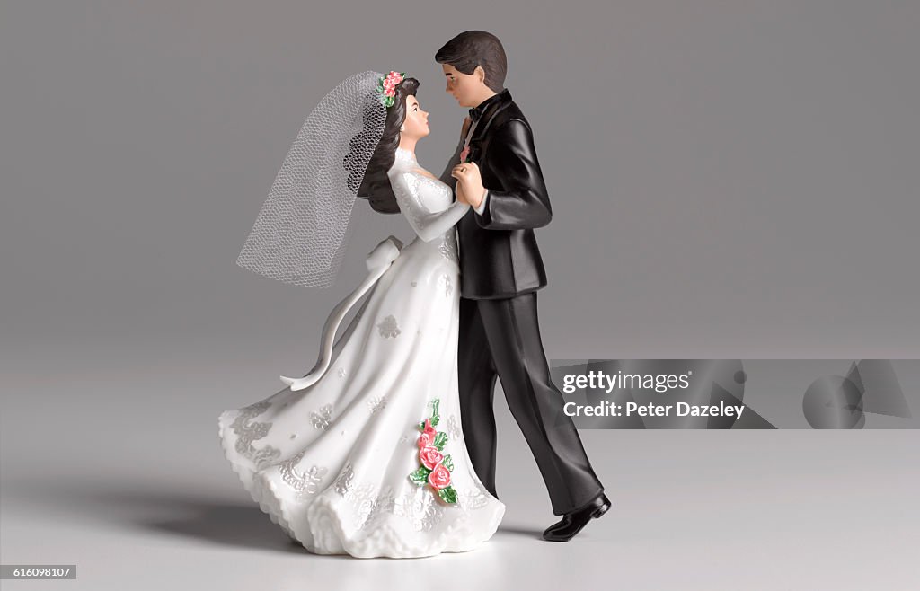 Dancing wedding cake figurines