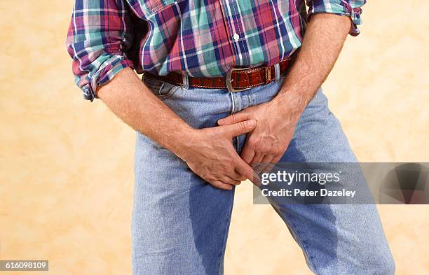 desperate man wetting himself - people peeing stockfoto's en -beelden