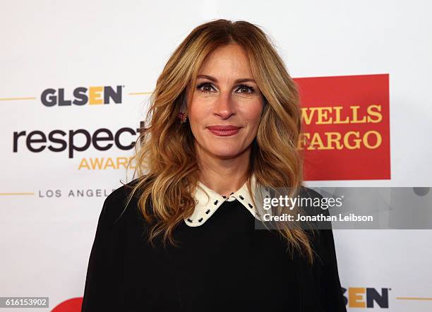 Honorary Co-Chair Julia Roberts, wearing Gucci dress and Calzedonia stockings, attends the 2016 GLSEN Respect Awards - Los Angeles at the Beverly...