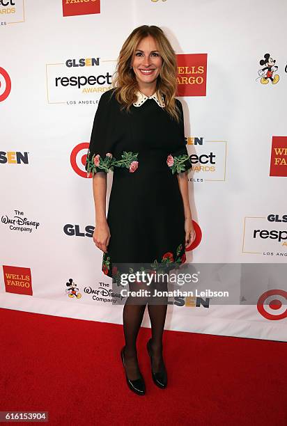 Honorary Co-Chair Julia Roberts, wearing Gucci dress and Calzedonia stockings, attends the 2016 GLSEN Respect Awards - Los Angeles at the Beverly...