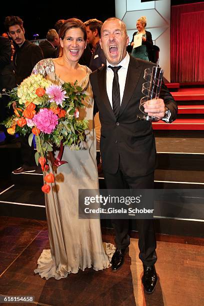 Heino Ferch and his wife Marie Jeanette Ferch with award during the Hessian Film and Cinema Award at Alte Oper on October 21, 2016 in Frankfurt am...