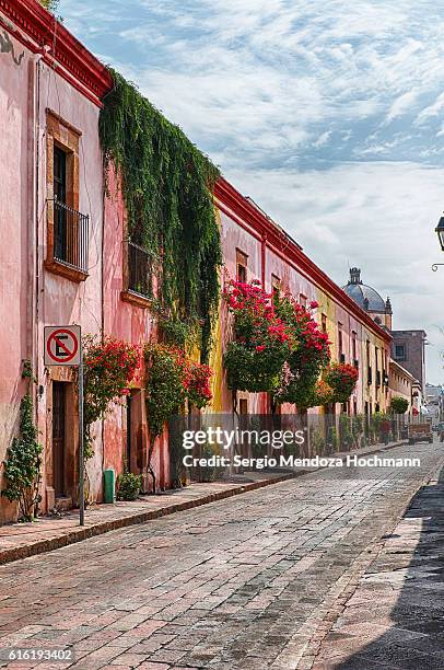 the streets of downtown queretaro, mexico - bundesstaat queretaro stock-fotos und bilder