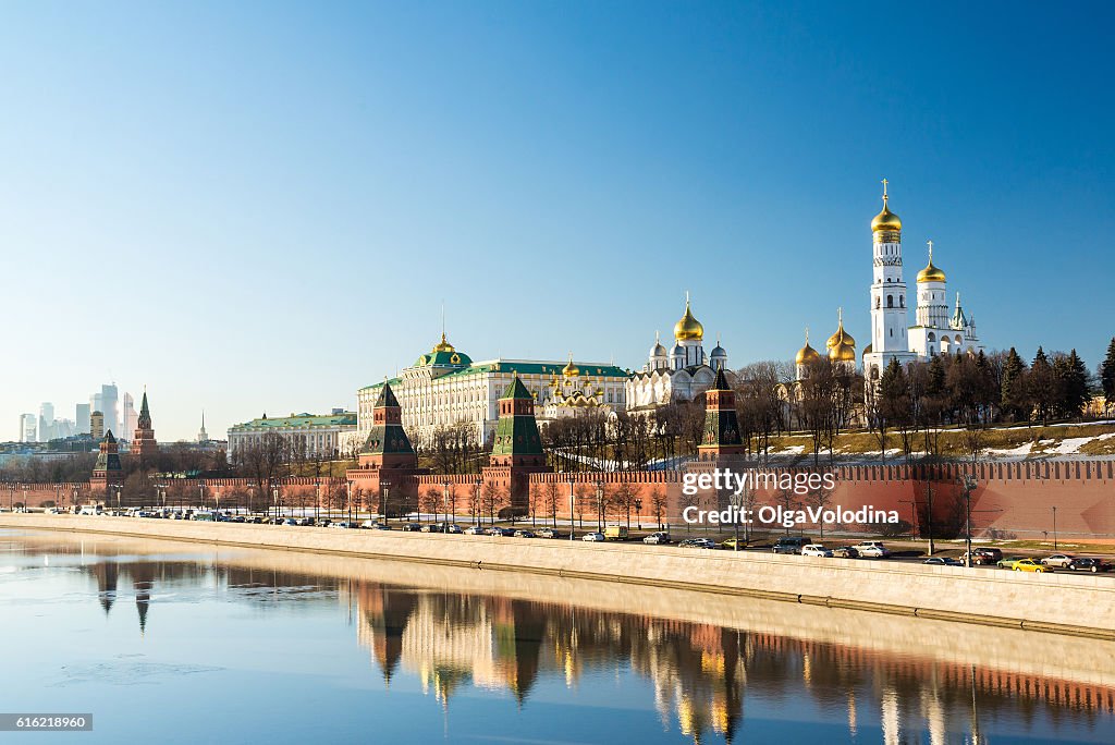 Panorama des Moskauer Kremls am sonnigen Tag, Russland