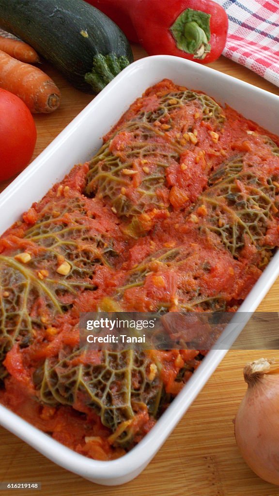 Gefüllte Wirsing Rollen in Tomaten-sauce