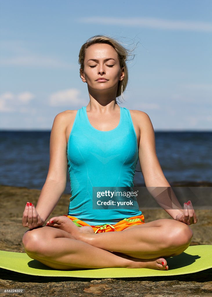 Young caucasian fitness woman practicing yoga