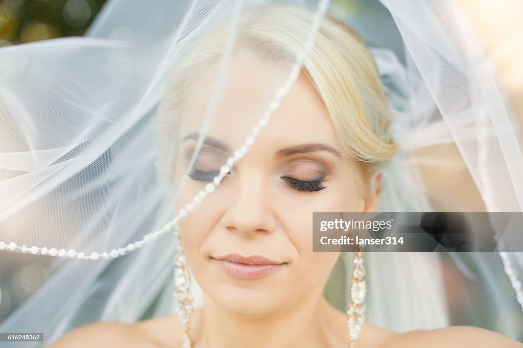 The bride with a bunch of closeup