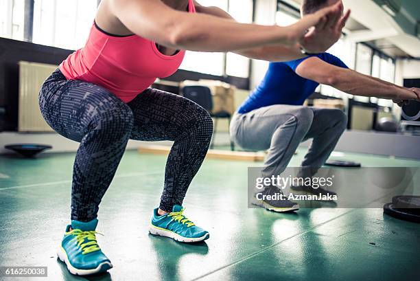 squat everyday - hurken stockfoto's en -beelden