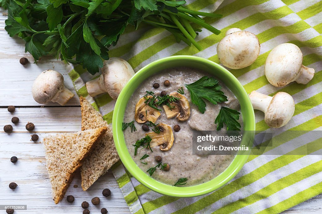 Mushroom puree soup with allspice, parsley, champignons and toas