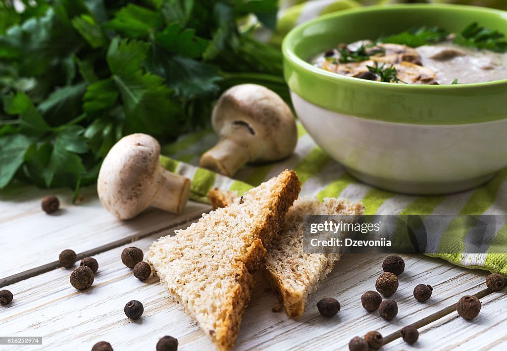 Mushroom puree soup with allspice, parsley, champignons and toas