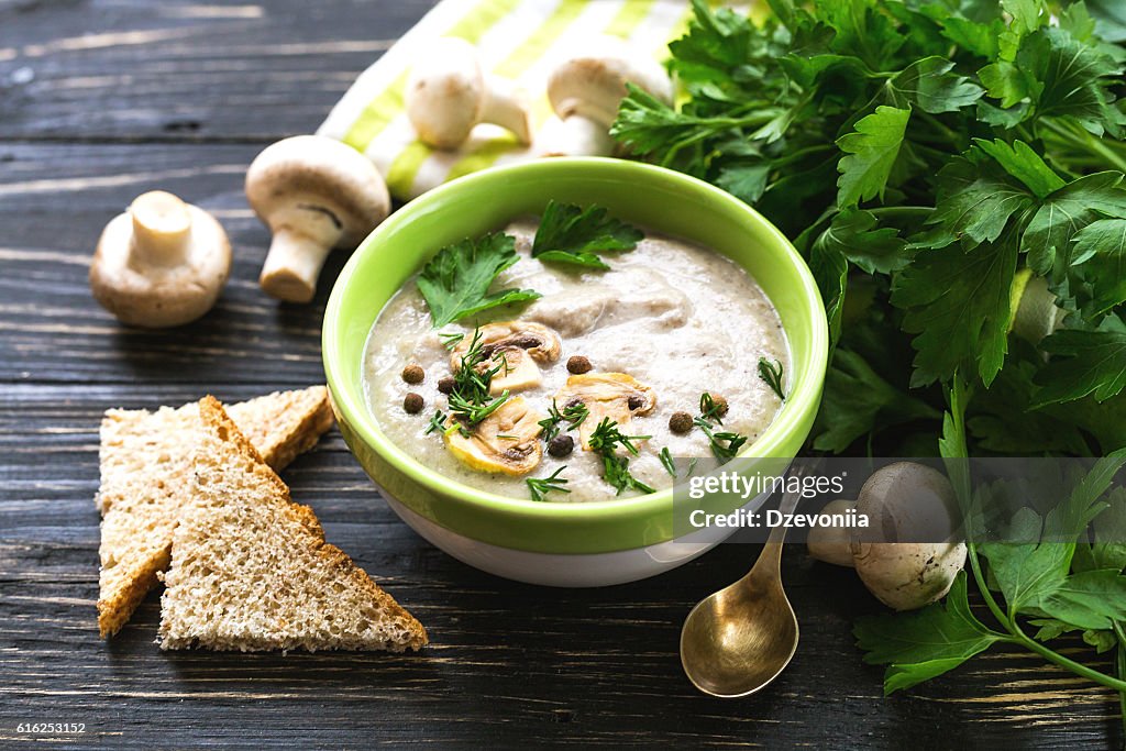Mushroom puree soup with allspice, parsley, champignons and toas