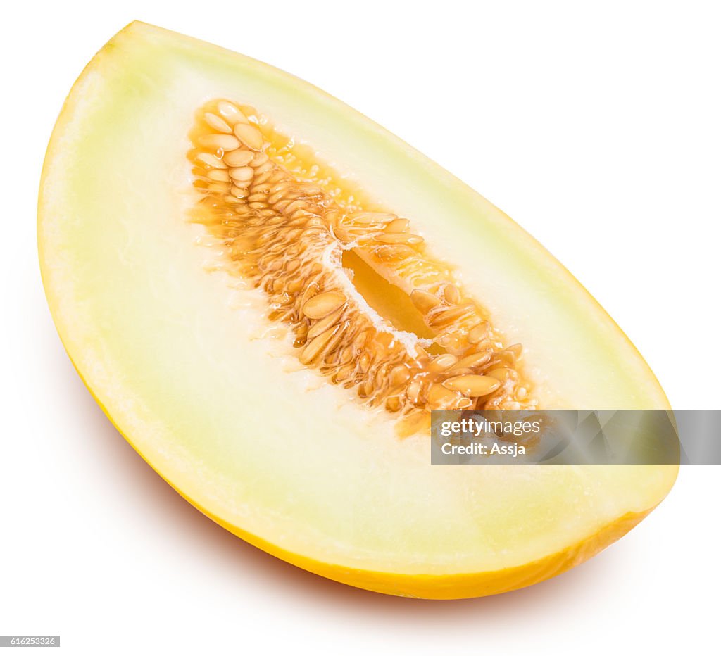 Gelb geschnittene Melone isoliert auf weißem Hintergrund
