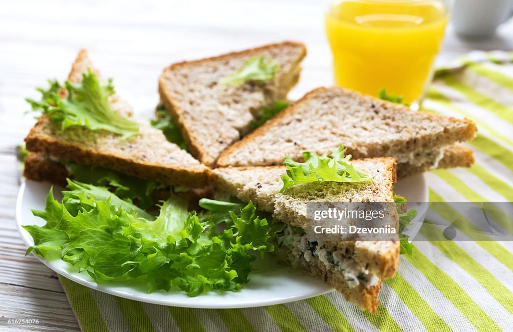 Toasts with cottage cheese and lettuce, and orange juice