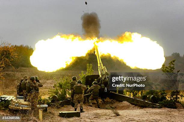 Ukrainian servicemen fire a 2A65 Msta-B howitzer during military exercises near the village of Divychky in Kyiv region, Ukraine, October 21, 2016.