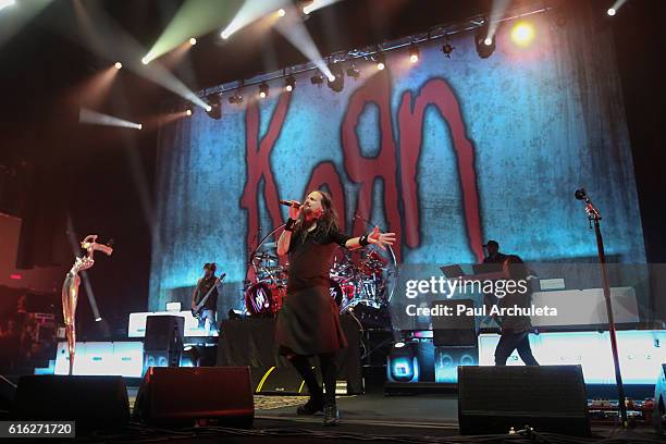 Brian 'Head' Welch, Reginald 'Fieldy' Arvizu, Jonathan Davis, Ray Luzier and James ÔMunkyÕ Shaffer of the Metal Band Korn perform live at at the Ace...