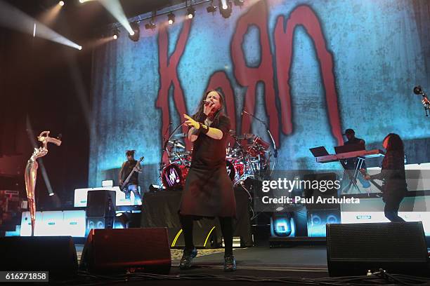 Brian 'Head' Welch, Reginald 'Fieldy' Arvizu, Jonathan Davis, Ray Luzier and James ÔMunkyÕ Shaffer of the Metal Band Korn perform live at at the Ace...