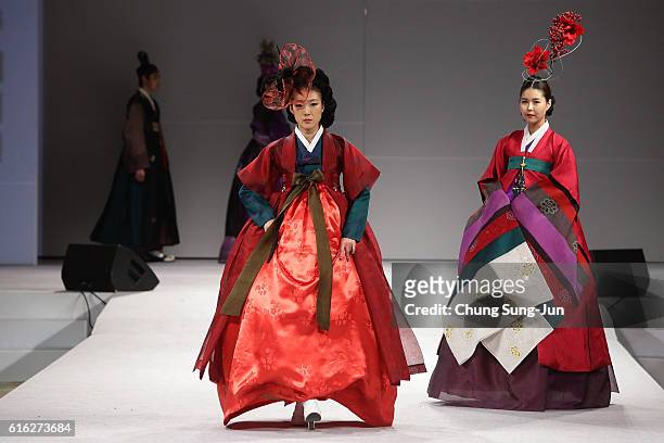 Models walk down the catwalk during the South Korean Traditional Costume 'HanBok' fashion show at Gyeongbok Palace on October 22, 2016 in Seoul,...