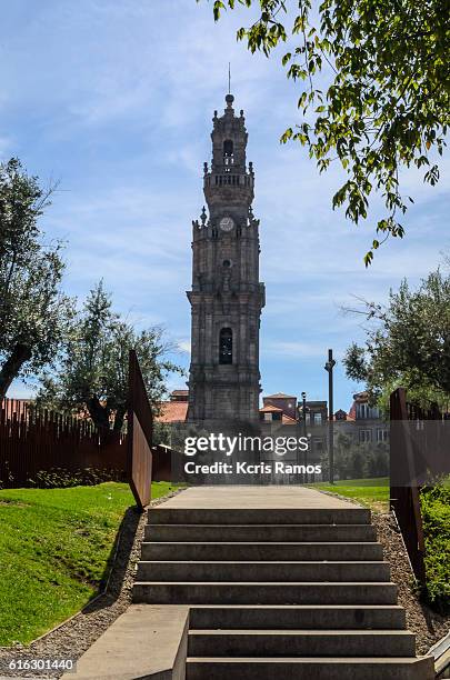 tower of the clérigos is a bell tower that is part of the clérigos church and is located in the city of porto - bell tower tower stock-fotos und bilder