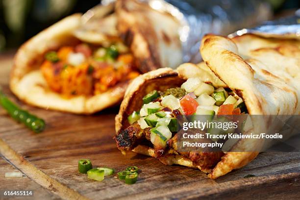 indian tandoori chicken wrap and lamb kebab on food truck - pinchito fotografías e imágenes de stock