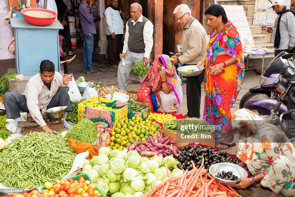 Customers buying vegetables on the street, Jaipur, Rajasthan, India