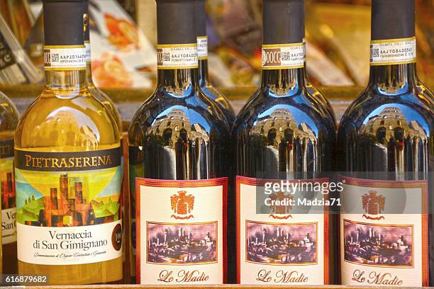 italian wine - san gimignano stock pictures, royalty-free photos & images