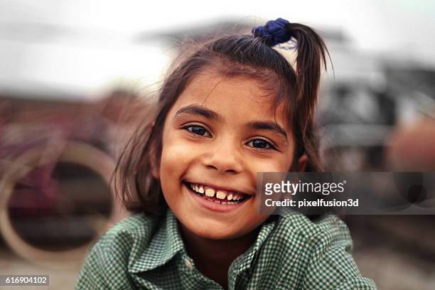 陽気な幸せな女の子 - indian child ストックフォトと画像