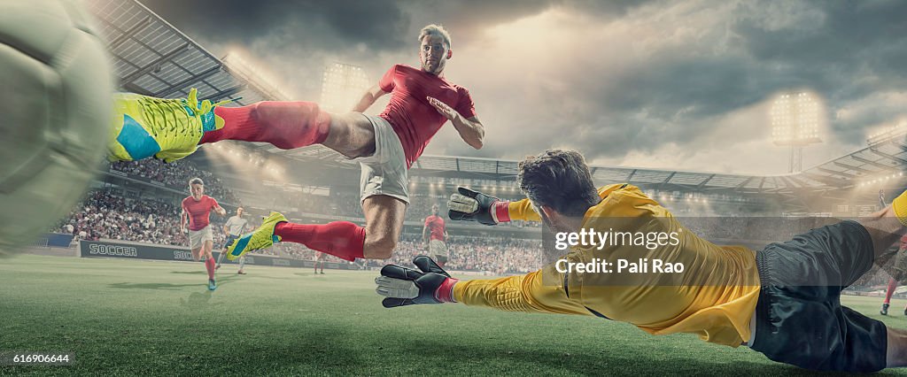 Un joueur de football marque un but avec un coup de pied de volée dans un match de football