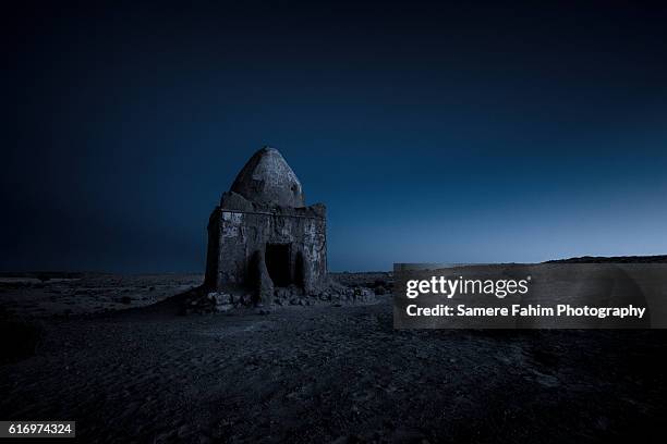 tomb of sidi daoud by night - desert night stock-fotos und bilder