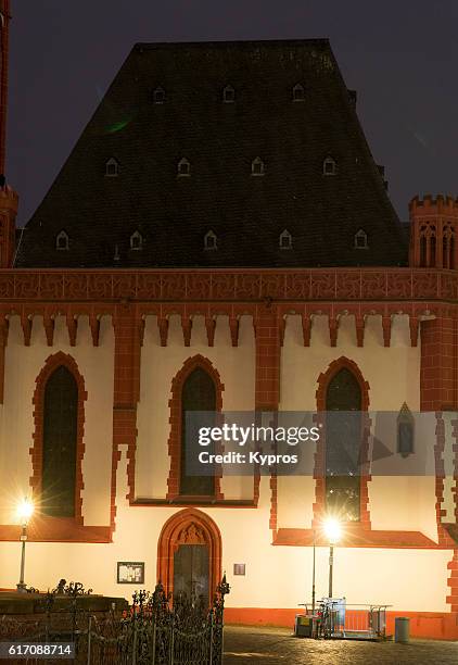 europe, germany, frankfurt, view of old nicholas church (alte nikolaikirche) - chiesa-di-san-nicola-romerberg foto e immagini stock