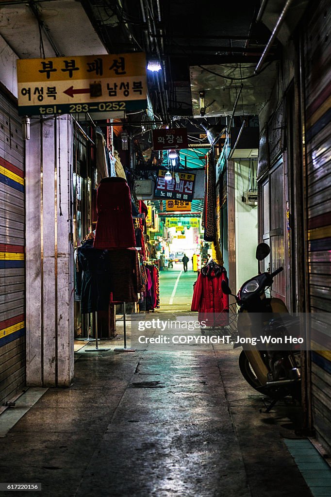 The dark pathway in the market building