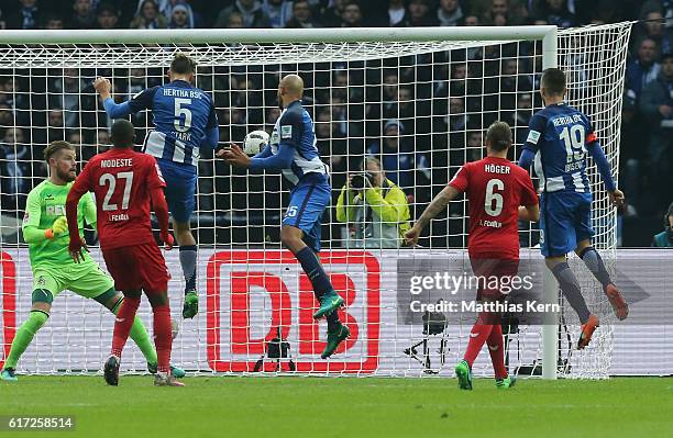 Niklas Stark of Berlin scores the third goal during the Bundesliga match between Hertha BSC and 1. FC Koeln at Olympiastadion on October 22, 2016 in...