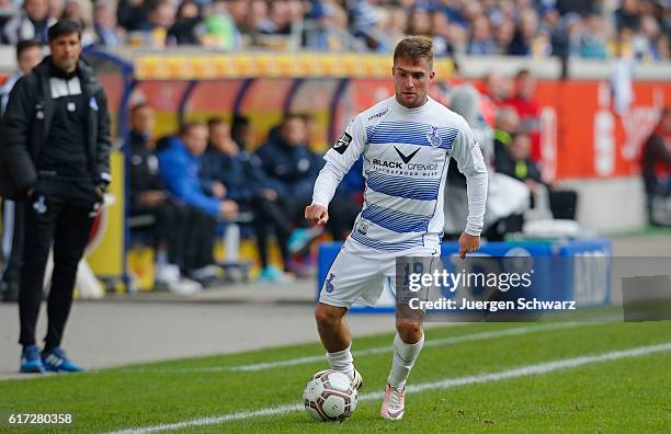 Nico Klotz of Duisburg controls the ball during the third league match between MSV Duisburg and Hansa Rostock at Schauinsland-Reisen-Arena on October...