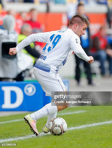 Nico Klotz of Duisburg controls the ball during the third league match between MSV Duisburg and Hansa Rostock at Schauinsland-Reisen-Arena on October...