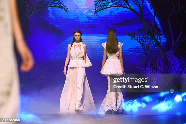 Model walks the runway during the Zareena show at Fashion Forward Spring/Summer 2017 held at the Dubai Design District on October 22, 2016 in Dubai,...