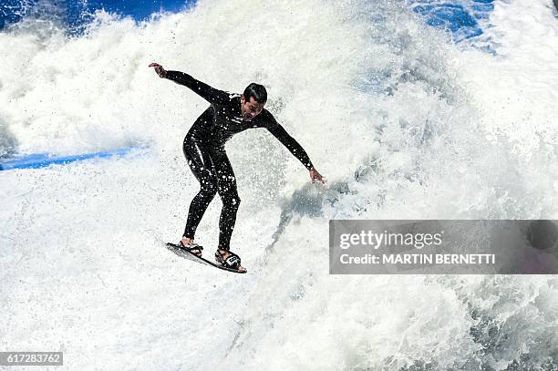 Flow Rider Artist 68 Flowrider Stock Photos, High-Res Pictures, and Images - Getty Images