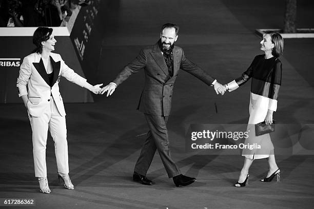 Juliette Binoche, Ralph Fiennes and Kristin Scott Thomas walk a red carpet for 'The English Patient - Il Paziente Inglese' during the 11th Rome Film...