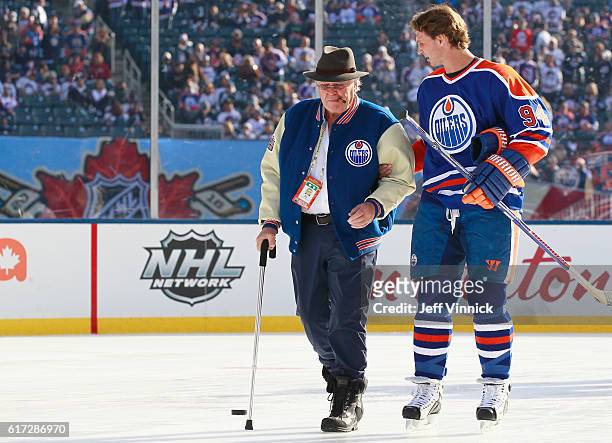 Ryan Smyth of the Edmonton Oilers alumni escorts alumni Glen Sather on the ice for the team picture before the 2016 Tim Hortons NHL Heritage Classic...