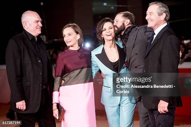Paul Zaentz, Kristin Scott Thomas, Juliette Binoche, Ralph Fiennes and Julian Wadham walk a red carpet for 'The English Patient - Il Paziente...