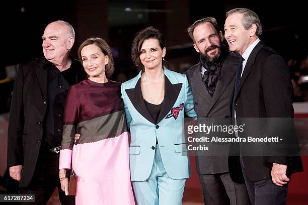 Paul Zaentz, Kristin Scott Thomas, Juliette Binoche, Ralph Fiennes and Julian Wadham walk a red carpet for 'The English Patient - Il Paziente...