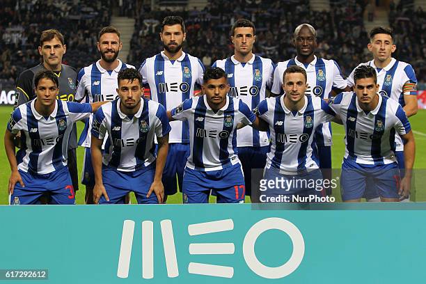 Porto's line up during Premier League 2016/17 match between FC Porto and FC Arouca, at Dragao Stadium in Porto on Octuber 22, 2016.