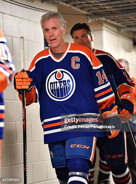 Craig MacTavish of the Edmonton Oilers alumni takes to the ice in advance of the 2016 Tim Hortons NHL Heritage Classic alumni game at Investors Group...