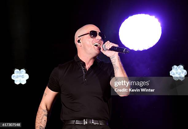 Pitbull Rapper Performance Pitbull In Concert Photos and Premium High Res Pictures - Getty Images