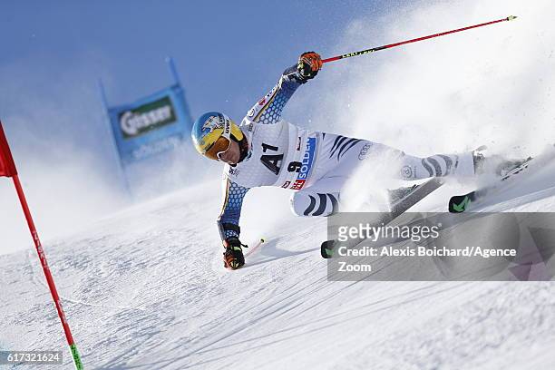 Felix Neureuther of Germany in action during the Audi FIS Alpine Ski World Cup Men's Giant Slalom on October 23, 2016 in Soelden, Austria