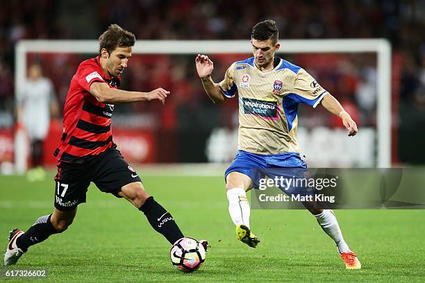 Aritz Borda of the Wanderers competes for the ball against Steven Ugarkovic of the Jets during the round three A-League match between the Western...
