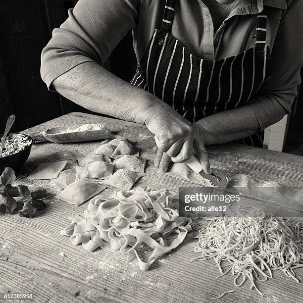 la pastas caseras - pasta fotografías e imágenes de stock
