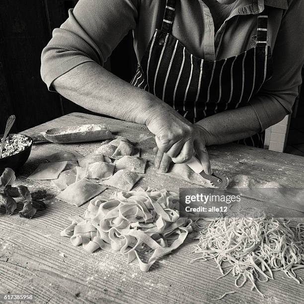 la pastas caseras - hacer foto fotografías e imágenes de stock