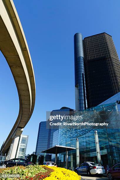 general motors headquarters, detroit renaissance center - detroit people mover stock pictures, royalty-free photos & images