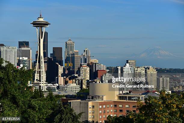 iconic view of seattle - pike place market stock pictures, royalty-free photos & images