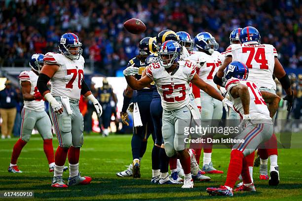 Rashad Jennings of the New York Giants celebrates after scoring a touchdown during the NFL International series game between Los Angeles Rams and New...