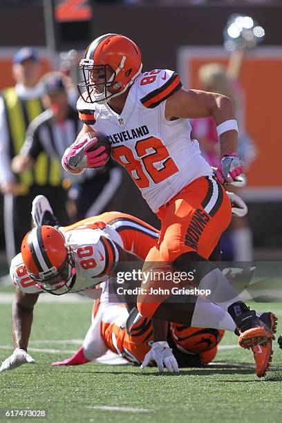 Gary Barnidge of the Cleveland Browns carries the ball during the second quarter of the game against the Cincinnati Bengals at Paul Brown Stadium on...
